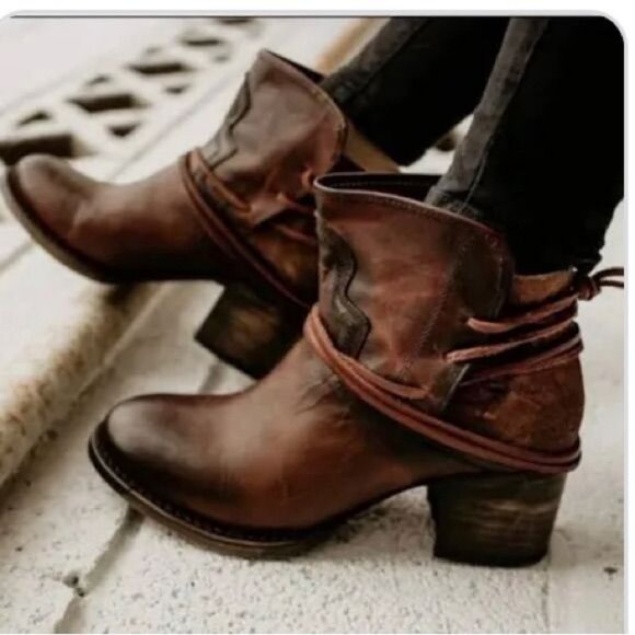 Freebird by Steven Casey - Distressed Leather Ankle Boot - Women's Size 9 - Picture 2 of 3